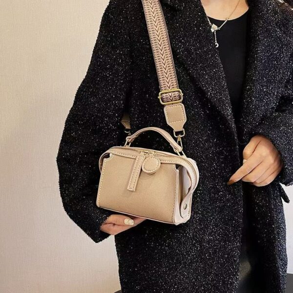 微信图片_20251106004256_33_22 Handcrafted Luxury Leather Handbag – Premium Custom Made Designer Style Bag